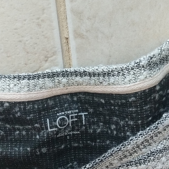 Ann Taylor Loft sweatshirt small gray and black - Picture 2 of 7